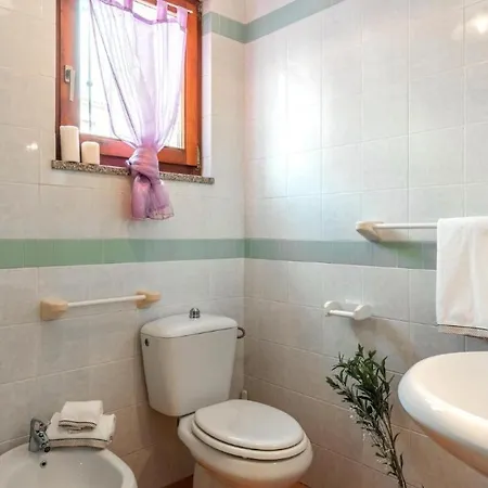 Glorious Le Pavoncelle One Bedroom Sleeps Four Num1452 * Santa Teresa Gallura