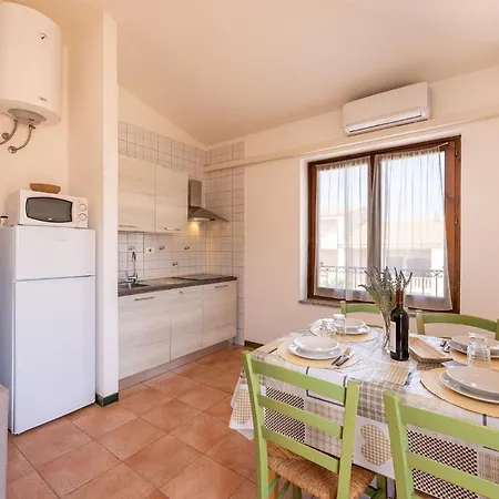 Glorious Le Pavoncelle One Bedroom Sleeps Four Num1452 * Santa Teresa Gallura