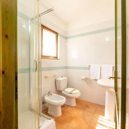 Glorious Le Pavoncelle One Bedroom Sleeps Four Num1452 * Santa Teresa di Gallura